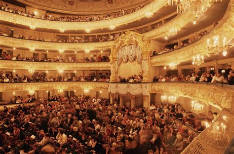 ¡Sumérgete en la magia del Teatro Mariinsky: Un monumento histórico y un paraíso para los amantes de la ópera!