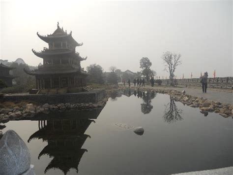 ¡Sumérgete en la Historia y la Naturaleza en el Templo de Yueyang Lou!