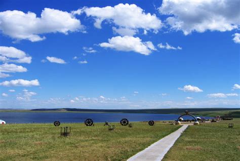 ¡Sumérgete en la Historia y la Belleza Natural del Lago Hulun! Explorando un Paraíso Mongol