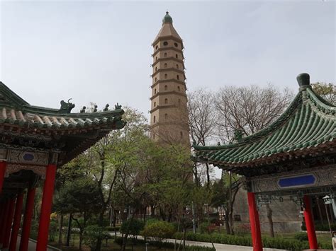 ¿Te atreves a explorar las maravillas ancestrales del Templo de los Tres Santos en Yinchuan?