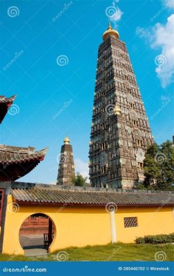 ¡Sumérgete en la historia y la belleza natural del Templo de Longxing! Explorando un oasis espiritual y arquitectónico ancestral