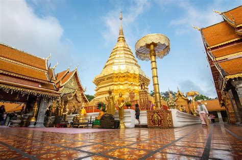 ¡Sumérgete en la Historia y la Belleza Natural del Templo Wat Phra That Doi Suthep!