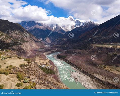 ¿Has oído hablar de la majestuosidad del Parque Nacional de Namcha Barwa? ¡Un paraíso terrenal en medio de las montañas tibetanas!